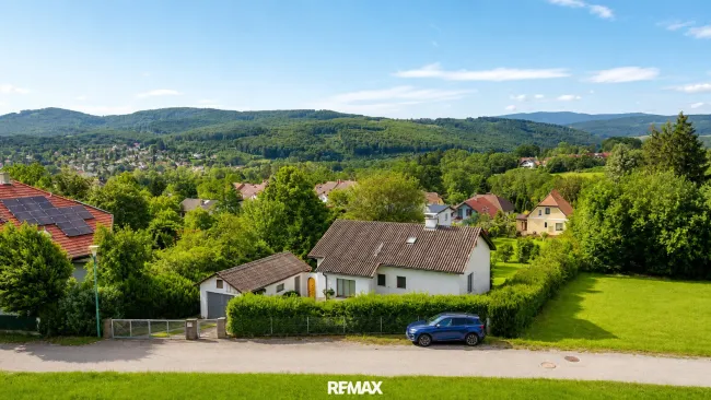 Traumblick auf das Grundstück mit Haus inkl. Fernblick