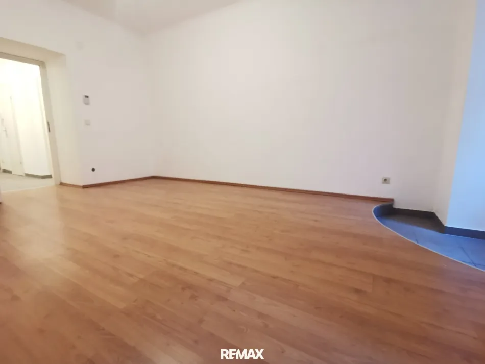 Investmentpaket oder Einzeln in Bestlage des 9. Bezirk. Teils mit Freiflächen. - Titelbild