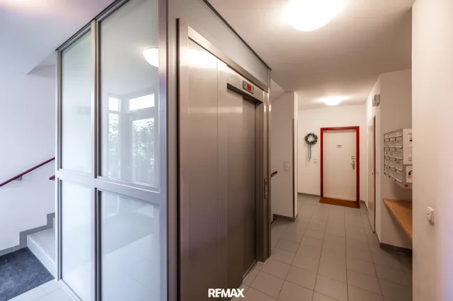 Stiegenhaus mit Lift