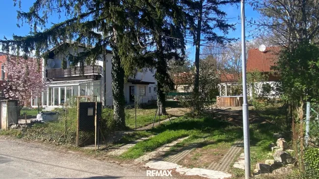 Ebenes Baugrundstück für ein Einfamilienhaus in super Lage! - Bild