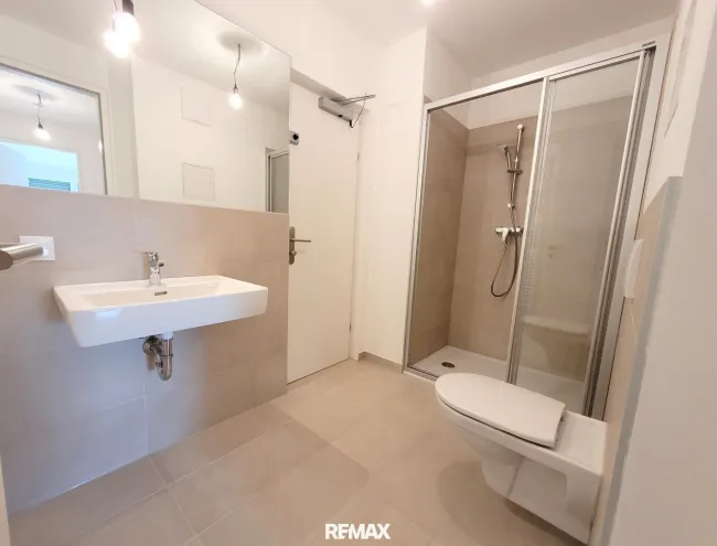 Bad mit  großer Dusche