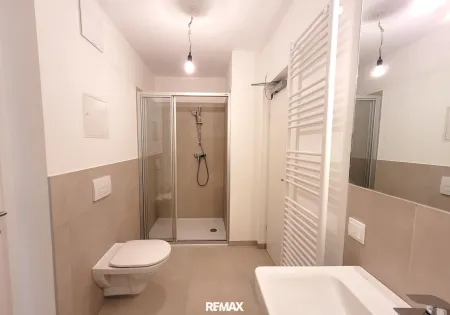 Bad mit WC und Dusche
