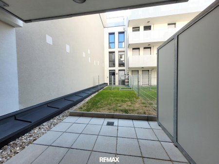 Wohnzimmerterrasse und Garten