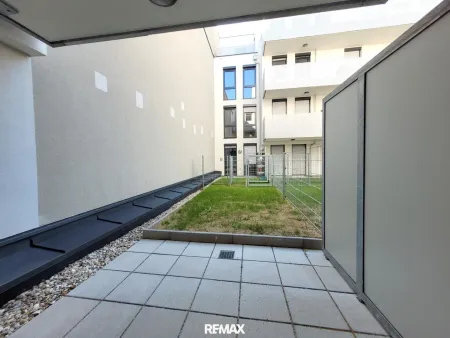 Wohnzimmerterrasse und Garten