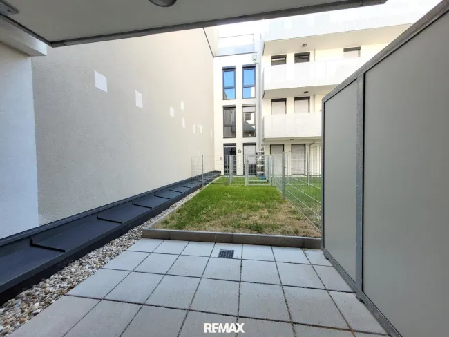 Wohnzimmerterrasse und Garten