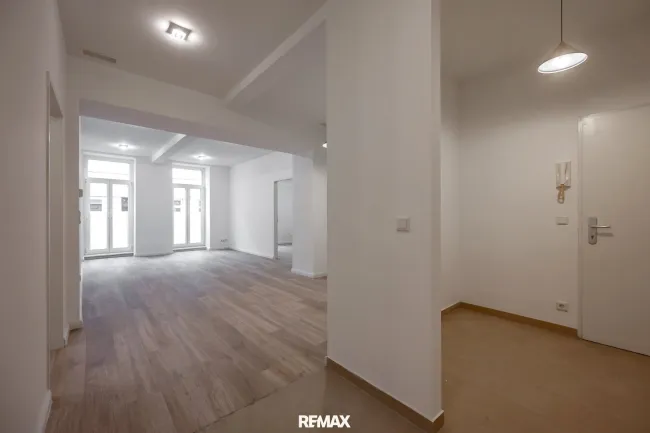 Wohn-Eßbereich. Büro etc.