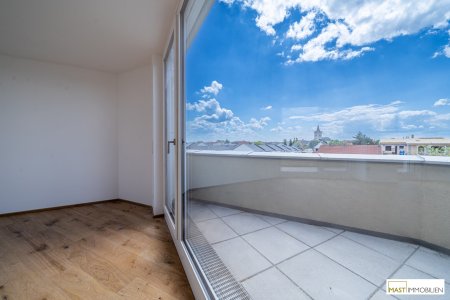 *Seltenheit* 4-Zimmer Familienwohnung mit 100 qm Freiflächen!