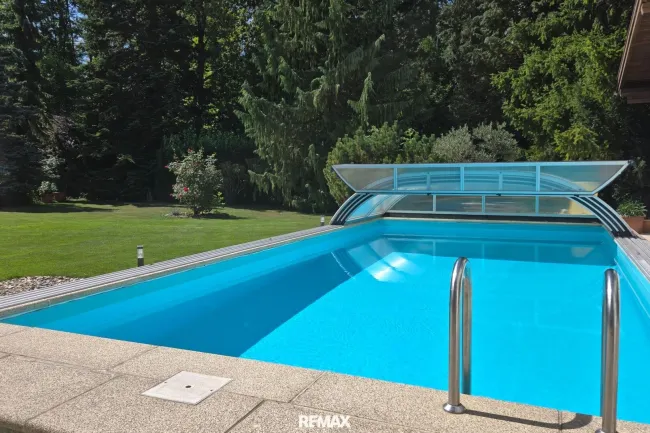 22 In den Pool