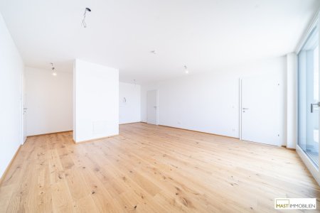 Provisionsfreie 2-Zimmer Wohnung mit über 80qm Freifläche