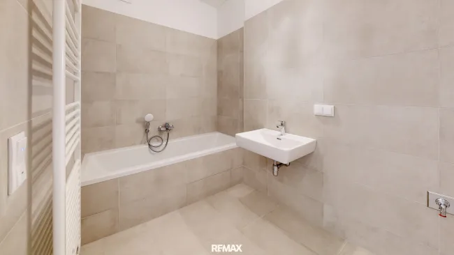 Bad mit Badewanne