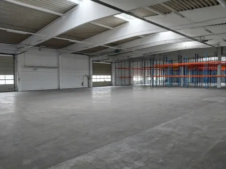 Leere Halle für Eigennutzer in Weikersdorf - 8 Minuten entfernt vom Zentrum St. Pölten