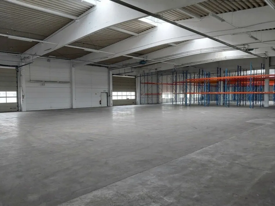 Leere Halle für Eigennutzer in Weikersdorf - 8 Minuten entfernt vom Zentrum St. Pölten - Titelbild