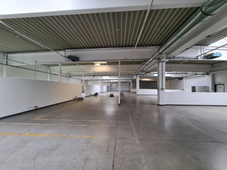 Schnäppchen! Hallen (5.500m²) und Büro für Eigennutzer 2 Minuten entfernt von der A2 in Weikersdorf/Wr. Neustadt
