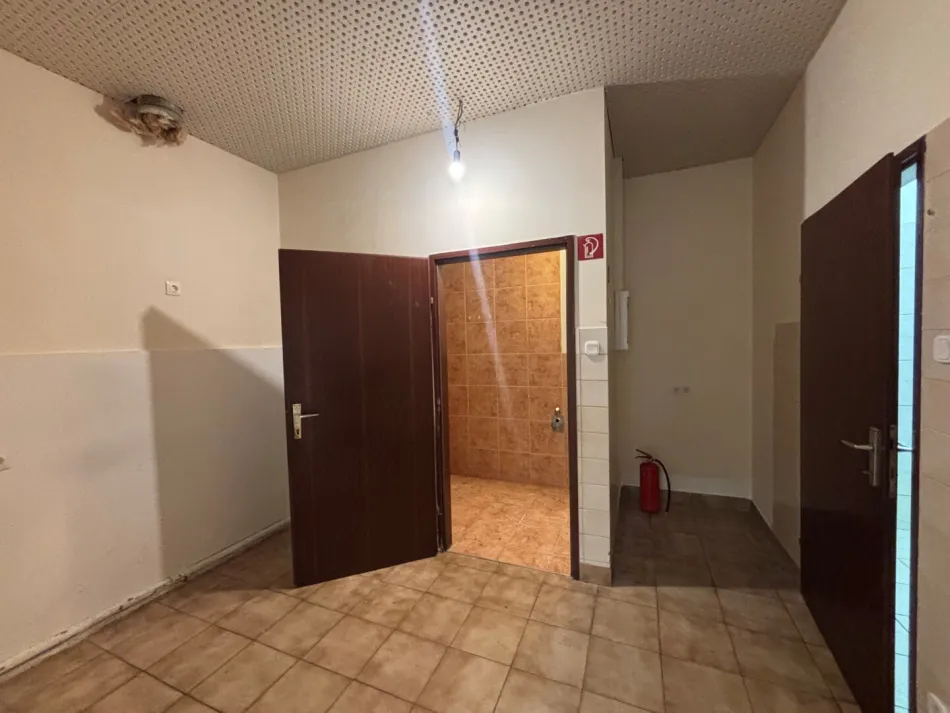 Kostengünstiges Geschäftslokal im Gewerbegebiet - Bild