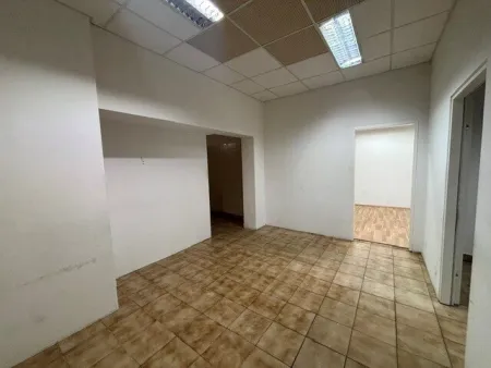 Kostengünstiges Geschäftslokal im Gewerbegebiet - Bild