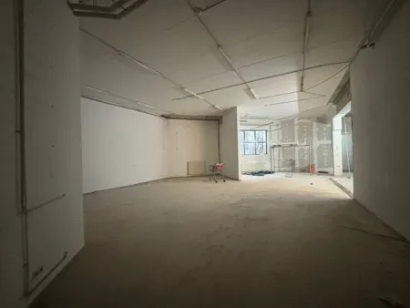 Lagerabteil in Fachmarktzentrum - Titelbild