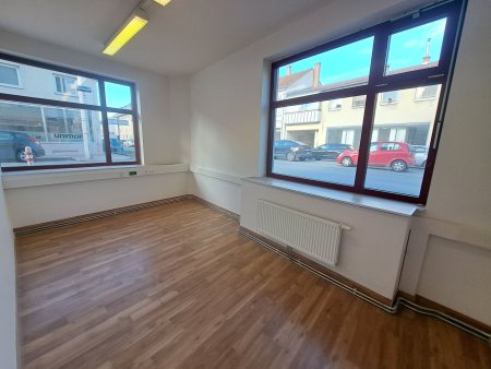 Kleinbüro mit Schaufenster!