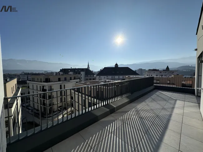 Südseitige Wohlfühloase – Panorama über Stadt & Natur - Titelbild
