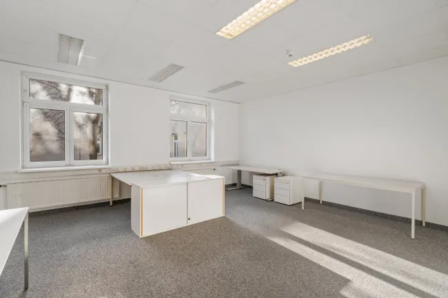 Premium-Gewerbeeinheit | 270 m² Technik- & Bürofläche mit 2 Zugängen, Klima & Glasfaser - Titelbild