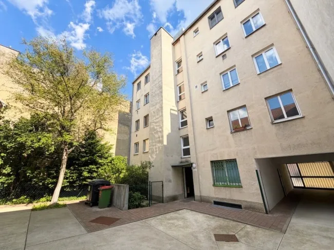 ***NEU*** Gut geschnittene, sanierungsbedürftige Eigentumswohnung mit Lift und großem Gestaltungspotenzial in Meidling - Bild