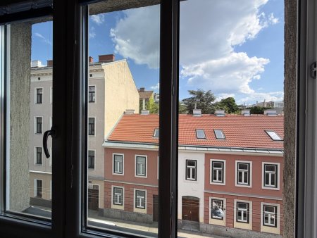 ***NEU*** Gut geschnittene, sanierungsbedürftige Eigentumswohnung mit Lift und großem Gestaltungspotenzial in Meidling