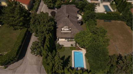 Einmalige Villa in Bestlage am Mitterberg, 337 m², Pool, Sauna, sichtgeschützter Garten. Ihr Rückzugsort für Generationen.