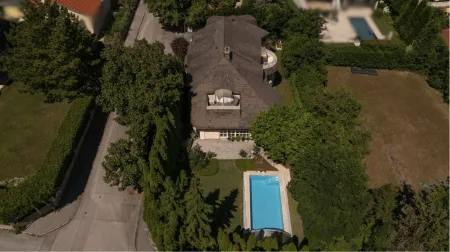 Einmalige Villa in Bestlage am Mitterberg, 337 m², Pool, Sauna, sichtgeschützter Garten. Ihr Rückzugsort für Generationen.
