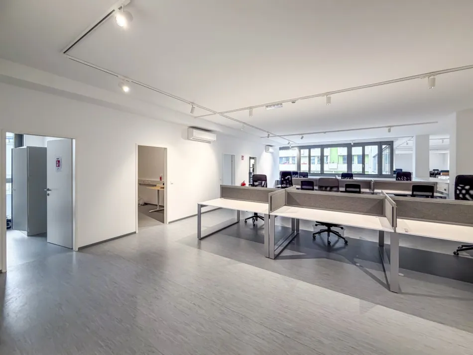Großzügiges Büro mit ca. 700 m² Fläche, Tiefgarage und Lager in U-Bahn-Nähe im 1110 Wien zum Kauf! - Bild