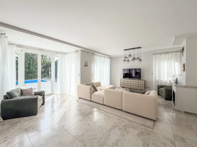 Exclusive Luxury Villa with Pool, Rooftop Terrace & Panoramic Views over Vienna | 1190 Vienna | Fully Furnished - Bild
