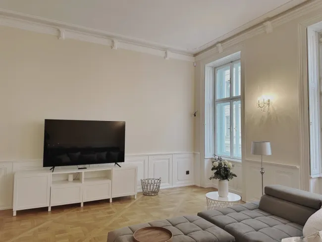 Luxuriöse Stadtwohnung in Top-Lage mit hochwertiger Ausstattung und Balkon. - Bild