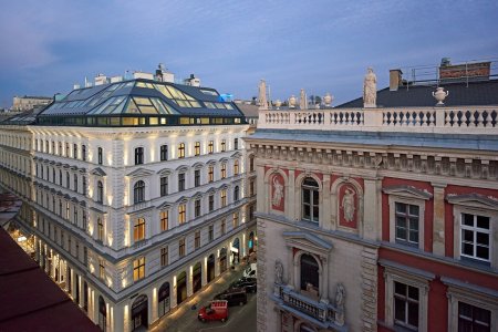 Luxuriöse Stadtwohnung in Top-Lage mit hochwertiger Ausstattung und Balkon.