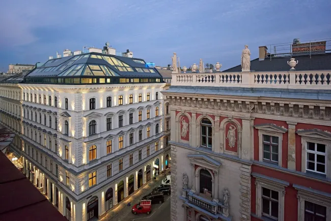 Luxuriöse Stadtwohnung in Top-Lage mit hochwertiger Ausstattung und Balkon. - Titelbild
