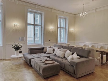 Luxuriöse Stadtwohnung in Top-Lage mit hochwertiger Ausstattung und Balkon.