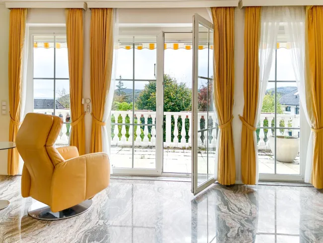 Villa am Ölberg in herrlicher Ruhelage mit Pool, Sauna & Garage - Bild
