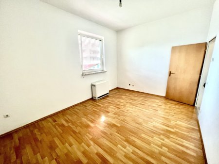 Vielseitig nutzbare 3- Zimmer Wohnung oder Gewerbefläche in zentraler Lage in Graz Jakomini
