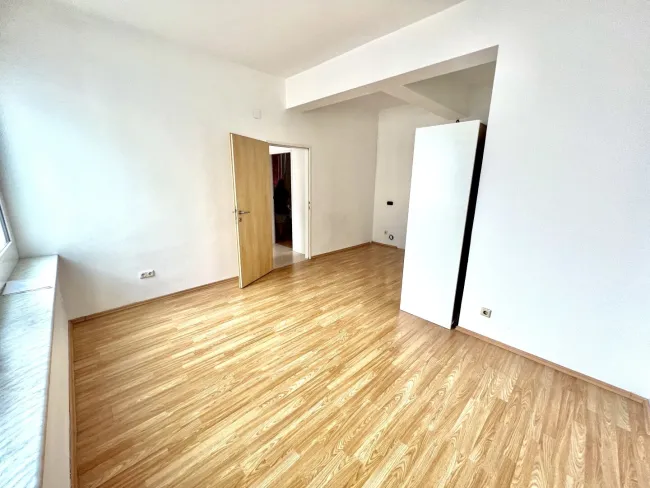 Vielseitig nutzbare 3- Zimmer Wohnung oder Gewerbefläche in zentraler Lage in Graz Jakomini - Titelbild