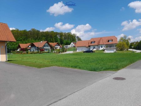 Sonniges, ebenes Baugrundstück in schöner Wohnlage