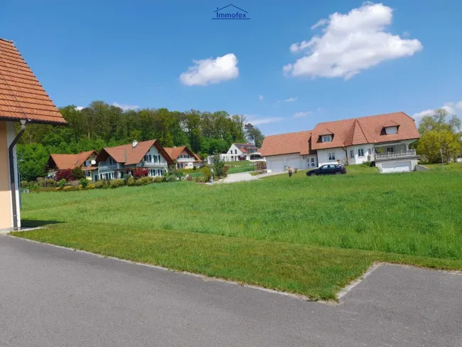 Sonniges, ebenes Baugrundstück in schöner Wohnlage - Bild