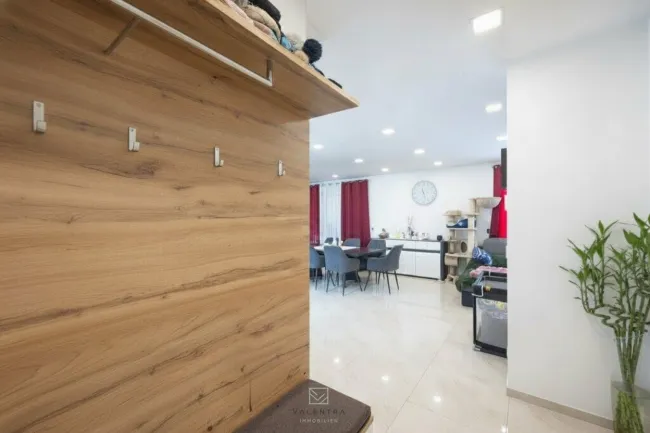 Sofort verfügbare, hochwertige Doppelhaushälfte mit Pool, Garten und 6 Zimmern in Ruhelage vor Wien – ideal für Familien oder Mehrgenerationenwohnen - Bild