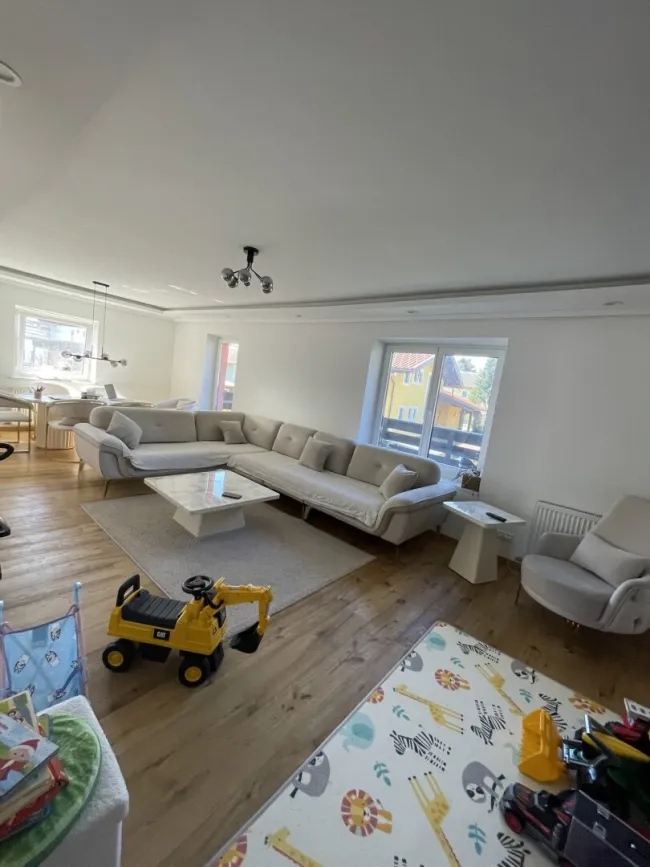 Zwischen Seenähe und Lebensqualität – 4 Zimmer Wohnung mit Balkon und Garten in Henndorf am Wallersee! - Bild