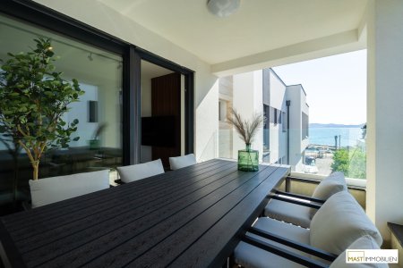 NEU! Voll ausgestattete Wohnung mit 61 m2 Dachterrasse und Meerblick!