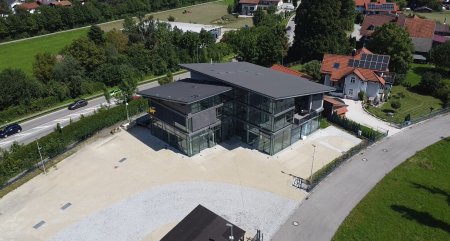 Repräsentatives Autohaus mit Showroom, Büro- & Wohnflächen in Bestlage Bad Reichenhall