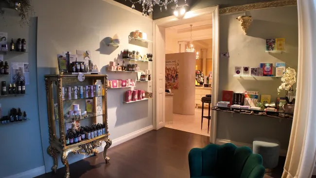 Voll ausgestattetes Kosmetikstudio in Salzburg – Stilvolles Ambiente & laufender Betrieb mit Stammkundschaft - Bild