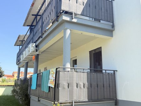 Mediterraner Wohnraum in Pula : Moderne 3 Zimmer - Wohnung- mit Privat- Pool , Garten & Grillecke