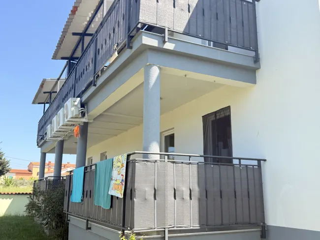 Mediterraner Wohnraum in Pula : Moderne 3 Zimmer - Wohnung- mit Privat- Pool , Garten & Grillecke - Bild