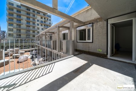 Provisionsfrei - Großzügige 3 Zimmer Wohnung mit 15 qm Freifläche! - beziehbar Oktober