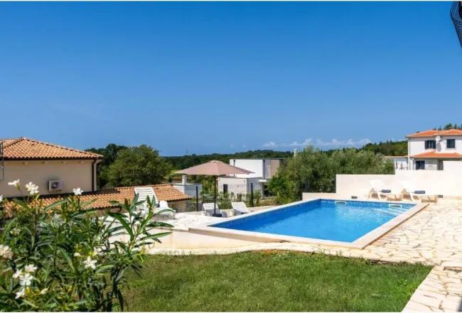 Exklusive Designvilla mit Meerblick in der nähe von Poreč - Titelbild