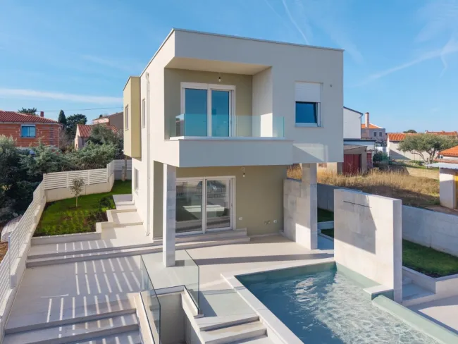 Exklusive Designer-Villa mit spektakulärem Meerblick, Infinity-Lifestyle und mediterraner Privatsphäre - Bild