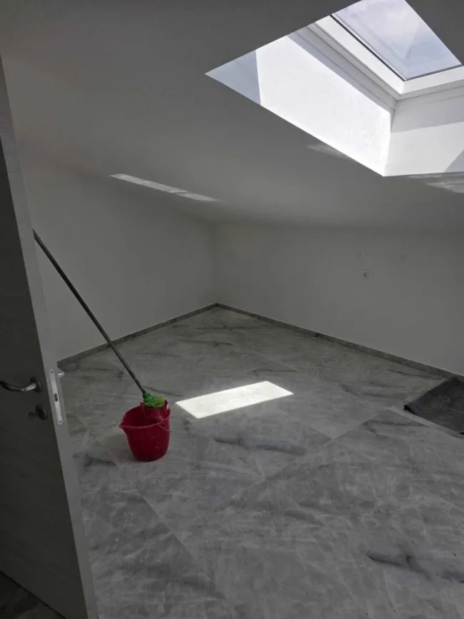Exklusive 4-Zimmer-Maisonettewohnung in Pula – Veli Vrh mit großem Balkon und Parkplatz - Bild