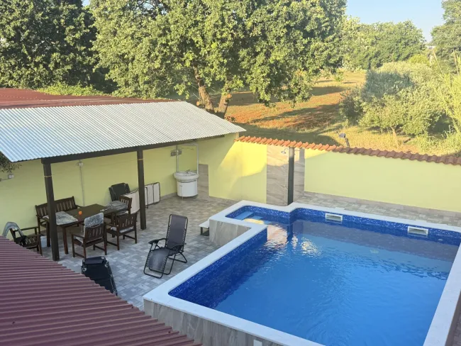 Attraktives Rendite-Zinshaus in Medulin, 312m², 9 Zimmer, Garten, Garage, 4 Terrassen! - Titelbild